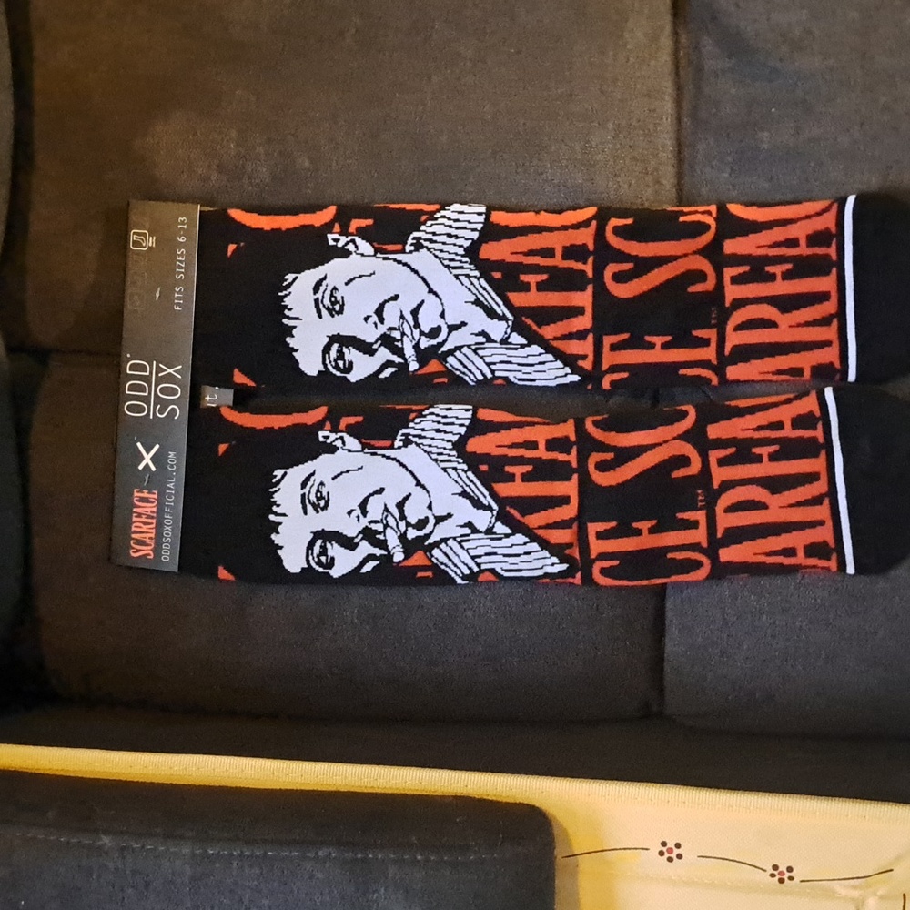 Scar face odd socks  mens 6 to 13